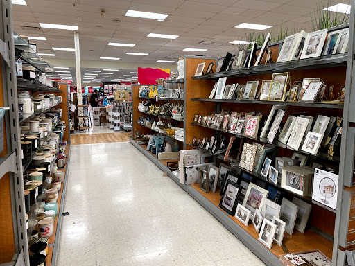 Department Store «T.J. Maxx», reviews and photos, 4121 Towne Center Dr, Louisville, KY 40241, USA