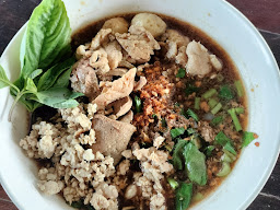 ร้านโอเองก๋วยเตี๋ยวโบราณสูตรเจ๊ดาเจ้าเก่าหนองรี