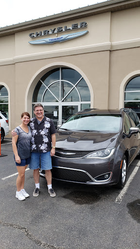 Car Dealer «Falls Chrysler Jeep Dodge», reviews and photos, 4100 State Rd, Cuyahoga Falls, OH 44223, USA