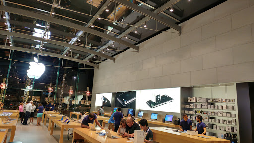 Computer Store «Apple Highland Village», reviews and photos, 4012 Westheimer Rd, Houston, TX 77027, USA