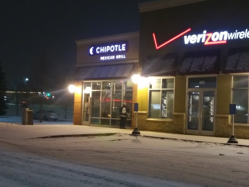 Verizon, 599 Northtown Dr NE #400, Blaine, MN 55434, USA, 