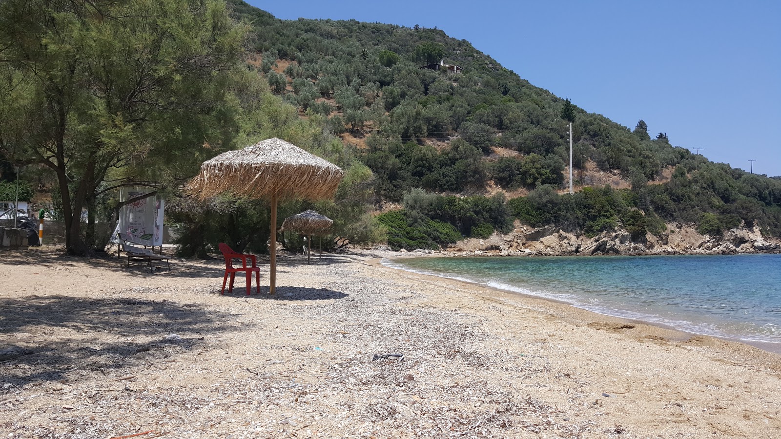 Foto de Lefki beach e o assentamento