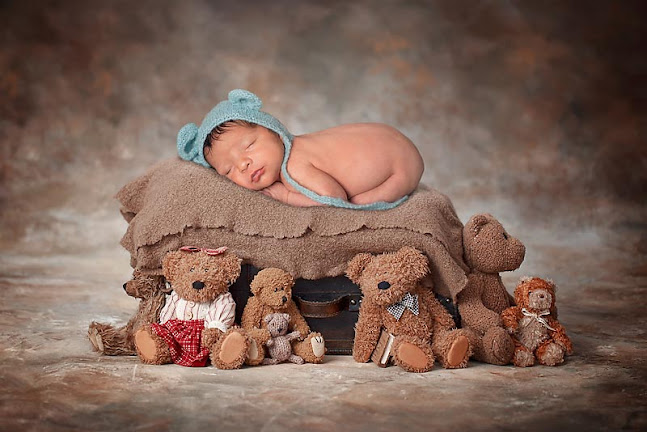 Liz Wood specialist newborn photographer offering family, maternity and child shoots - Colchester
