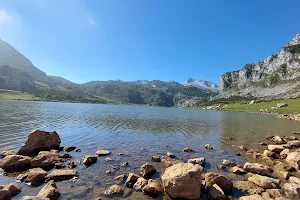Lake La Ercina image