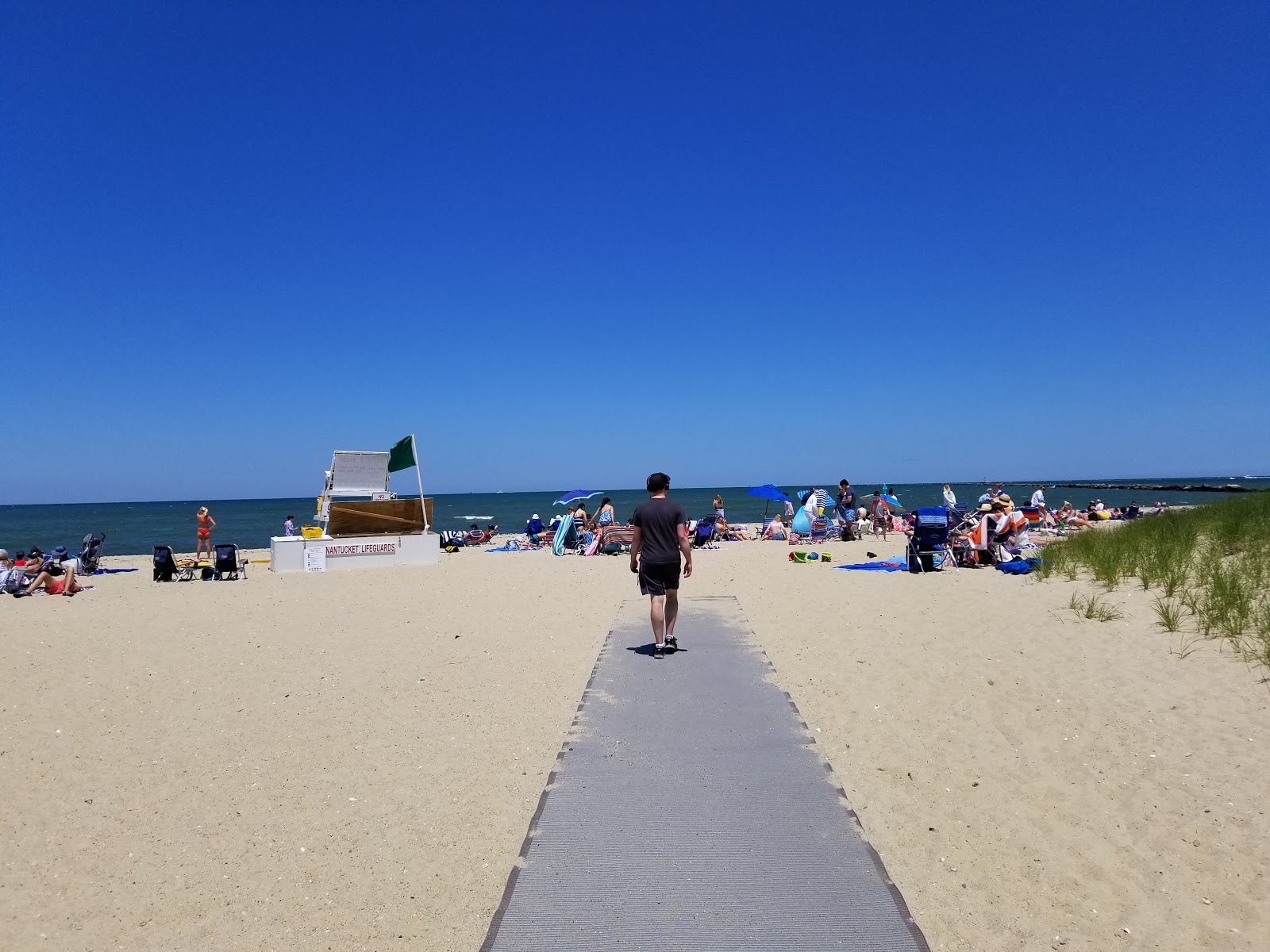Foto de Jetties Beach - lugar popular entre os apreciadores de relaxamento