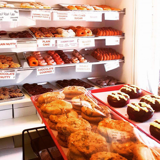 Donut Shop «Apple Fritter Donut Shop», reviews and photos, 741 E 9 Mile Rd, Ferndale, MI 48220, USA