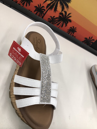 Shoe Store «SKECHERS Factory Outlet», reviews and photos, 321 Nut Tree Rd #131H, Vacaville, CA 95687, USA