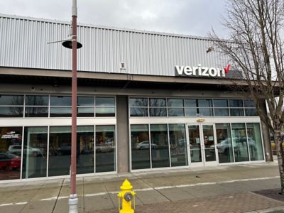 Cell Phone Store «Verizon», reviews and photos, 960 Park Ave N c, Renton, WA 98057, USA