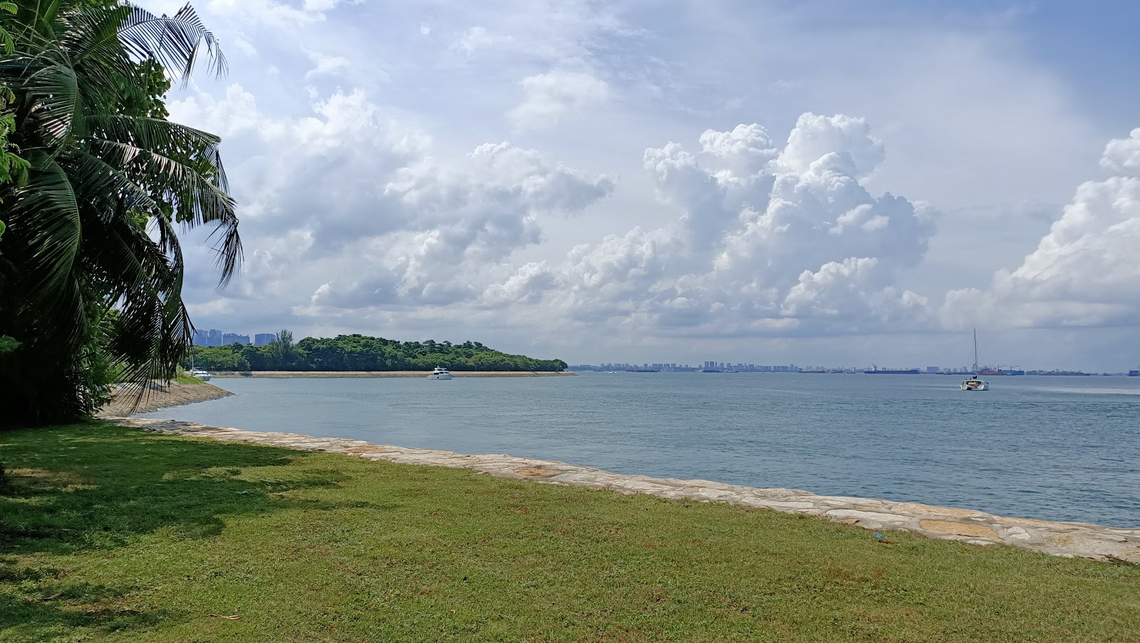 Photo of Lazarus Island Beach and the settlement