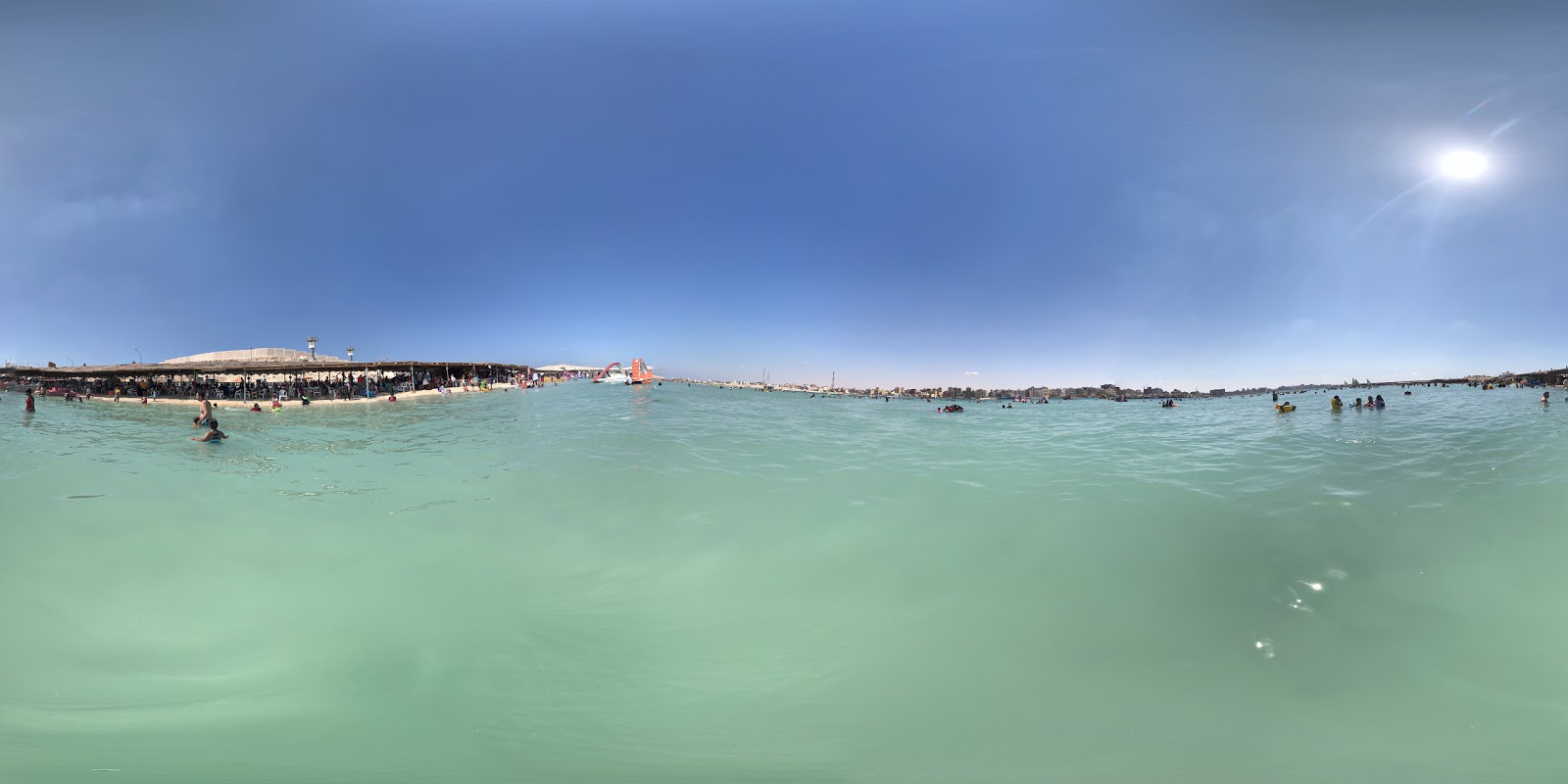 Foto de Rommel Beach e o assentamento