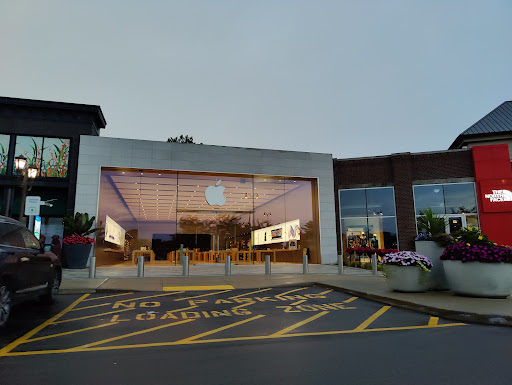 Computer Store «Apple Eton», reviews and photos, 28849 Chagrin Blvd, Woodmere, OH 44122, USA