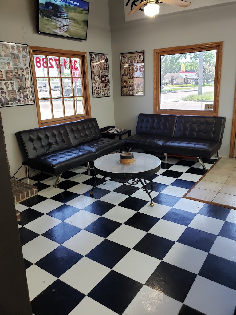 Uptown Famous Hair Salon Grand Island, NE 68801 Services and Reviews