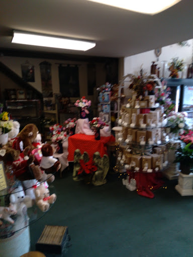 Florist «Roses & Rainbows Flowers Gifts», reviews and photos, 118 W Main St, Cambridge City, IN 47327, USA