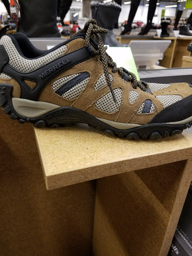 Shoe Store «DSW Designer Shoe Warehouse», reviews and photos, 1595 CT-71, Farmington, CT 06032, USA