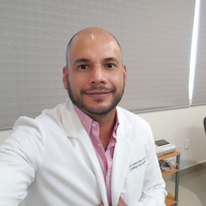 Dr. Ernesto Ibarra Álvarez, Cardiólogo