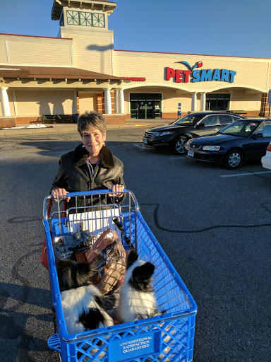 Pet Supply Store «PetSmart», reviews and photos, 351 N Frontage Rd, New London, CT 06320, USA