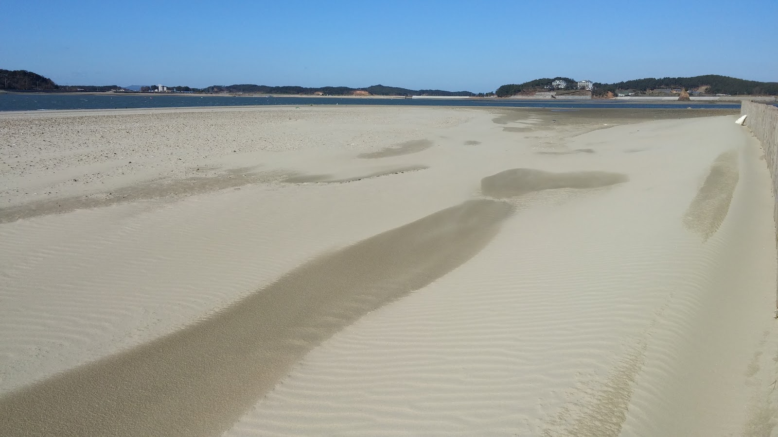 Foto von White sand Beach wilde gegend