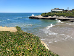 Sunny Cove Beach'in fotoğrafı küçük koy ile birlikte