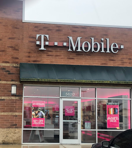 Cell Phone Store «T-Mobile», reviews and photos, 5620 Belleville Crossing St, Belleville, IL 62226, USA