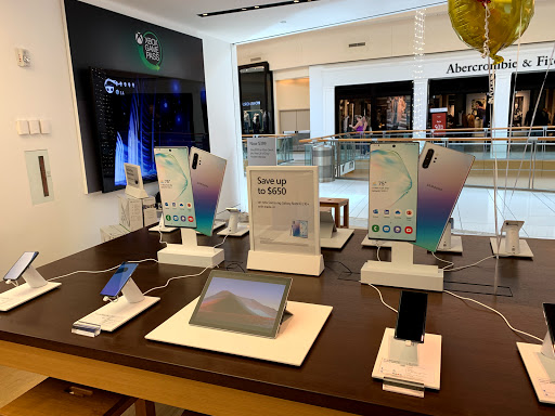 Computer Store «Microsoft Store - International Plaza», reviews and photos, 2223 N Westshore Blvd, Tampa, FL 33607, USA