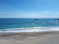 Monro Beach的照片 被山脉环绕
