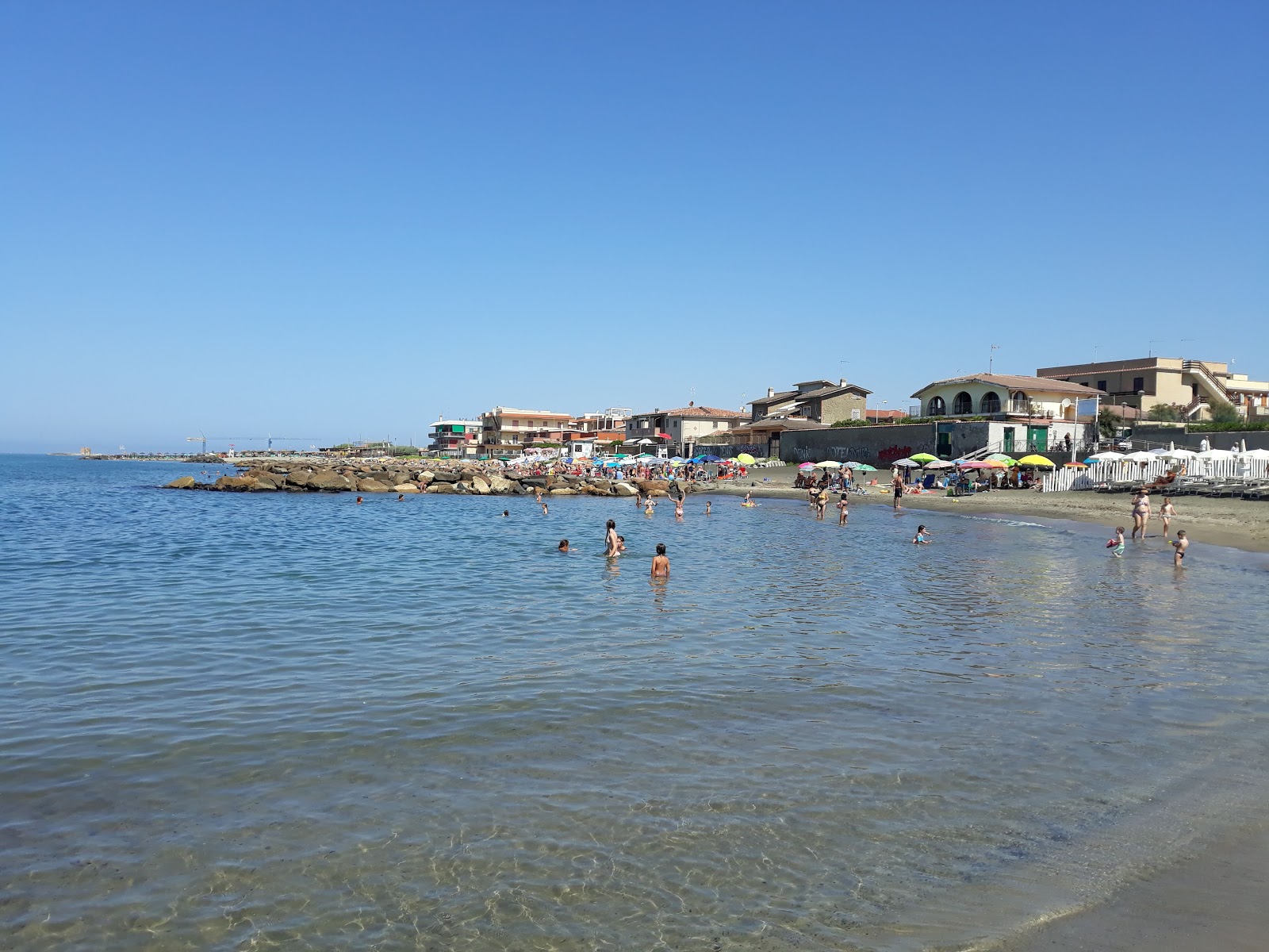 Foto de Ladispoli beach - recomendado para viajantes em família com crianças