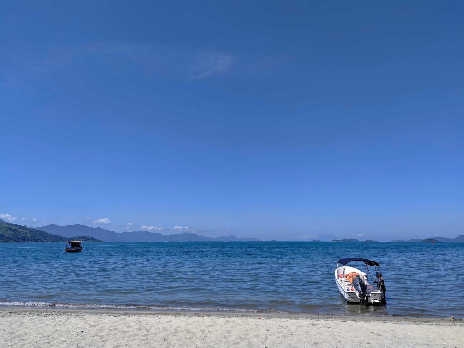 Foto di Spiaggia di Jacuacanga e l'insediamento