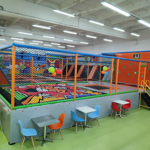 Opinii despre Sala zabaw i Park Trampolin Bingo-Bongo Koszalin în Koszalin - Dyskoteka