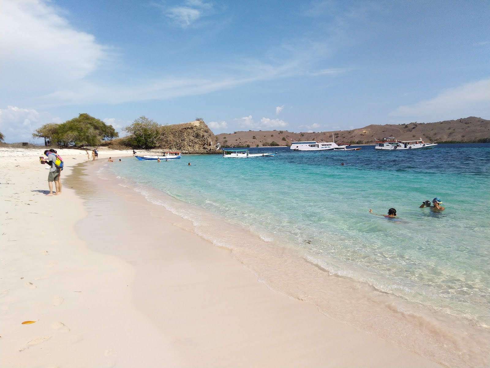 Foto di Pink Beach II Padar con una superficie del sabbia rosa