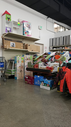 Surplus Store «Big Box Outlet Store - Marysville», reviews and photos, 1338 State Ave, Marysville, WA 98270, USA