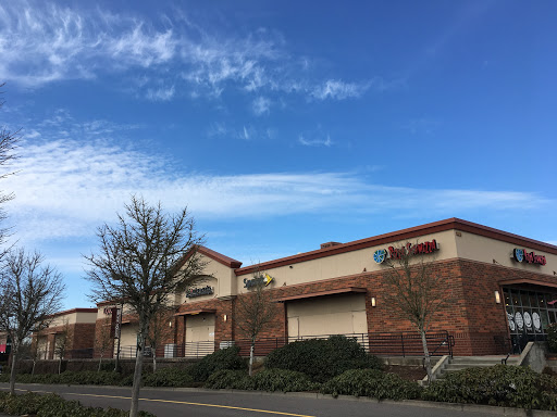 Shopping Mall «Argyle Square Shopping Center», reviews and photos, 8315 SW Jack Burns Blvd, Wilsonville, OR 97070, USA