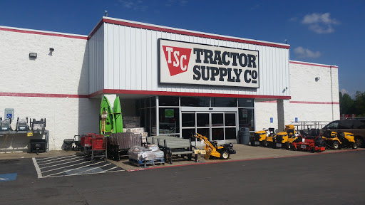 Tractor Supply Co., 2280 Sanders Rd, Conway, AR 72032, USA, 