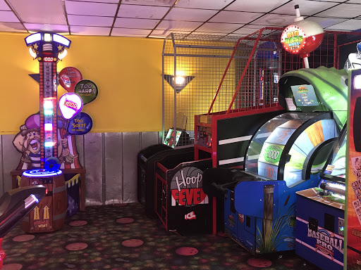Bowling Alley «Tullahoma Bowling Lanes», reviews and photos, 900 S Anderson St, Tullahoma, TN 37388, USA