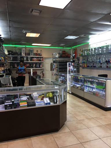 Vaporizer Store «Miami Vape Smoke Shop», reviews and photos, 471 NE 167th St, North Miami Beach, FL 33162, USA