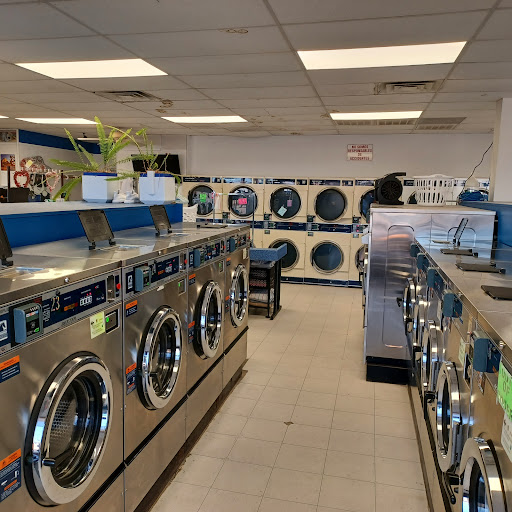Laundromat «Bubbly Mist Laundry», reviews and photos, 913 E Main St, Clute, TX 77531, USA