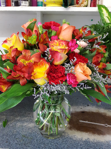 Florist «Fort Myers Flower House», reviews and photos, 3441 Fowler St, Fort Myers, FL 33901, USA