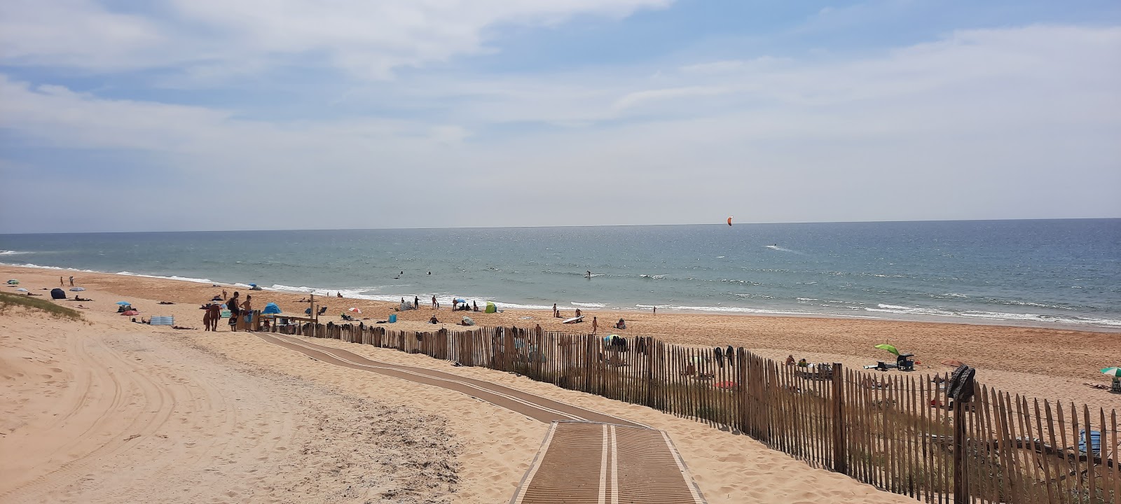Arnaoutchot Naturiste的照片 带有长直海岸