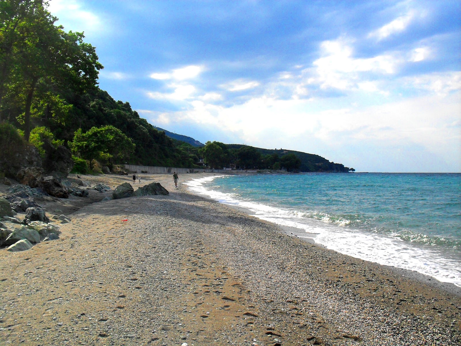 Foto di Koutsoupia beach con una superficie del sabbia con ciottolame