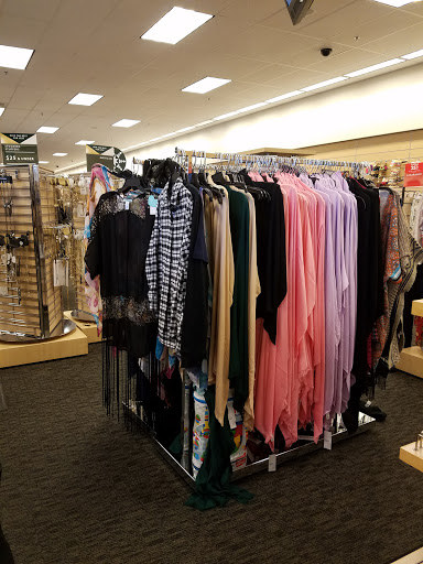 Department Store «Nordstrom Rack Burbank Empire Center», reviews and photos, 1601 N Victory Pl, Burbank, CA 91502, USA