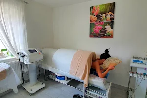 Salon Hera Body Therapy image
