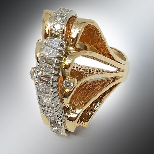 Jewelry Store «Saatchi Jewelry», reviews and photos, 4545 Austin Blvd, Island Park, NY 11558, USA