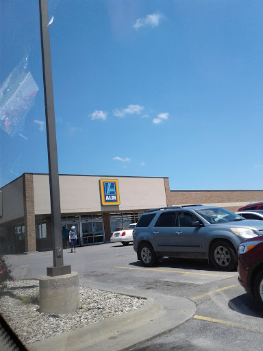 Supermarket «ALDI», reviews and photos, 1530 SW Arvonia Pl, Topeka, KS 66615, USA