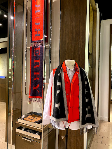 Clothing Store «Burberry Outlet», reviews and photos, 5220 Fashion Outlets Way, Rosemont, IL 60018, USA