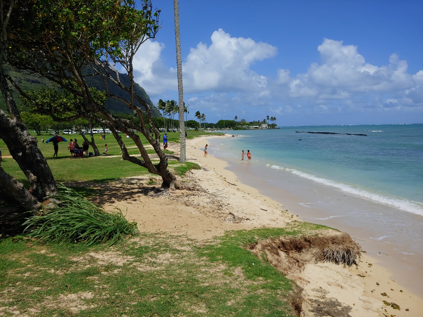 Foto av Kualoa Beach och bosättningen