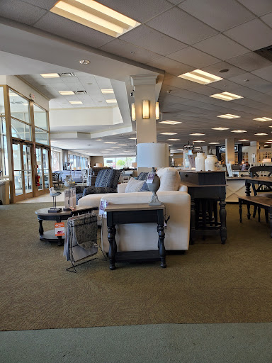 Furniture Store «Raymour & Flanigan Furniture and Mattress Store», reviews and photos, 2780 W Ridge Rd, Rochester, NY 14626, USA