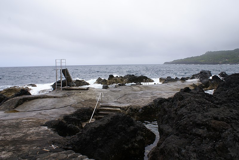 Zona Balnear Ponta do Admoiro的照片 带有直岸