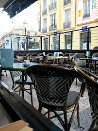 Atmosphère du Restaurant français Café Le Beaulieu à Beaulieu-sur-Mer - n°6