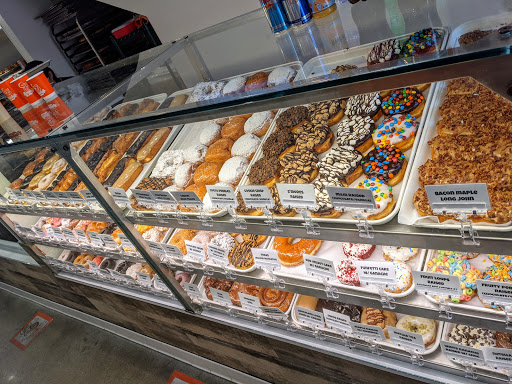 Shopping Mall «Shops On Lake Avenue», reviews and photos, 345 S Lake Ave, Pasadena, CA 91101, USA