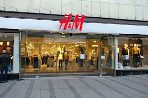 H&M image