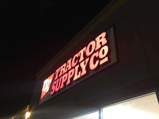 Home Improvement Store «Tractor Supply Co.», reviews and photos, 6881 Cameron Blvd, Gilroy, CA 95020, USA